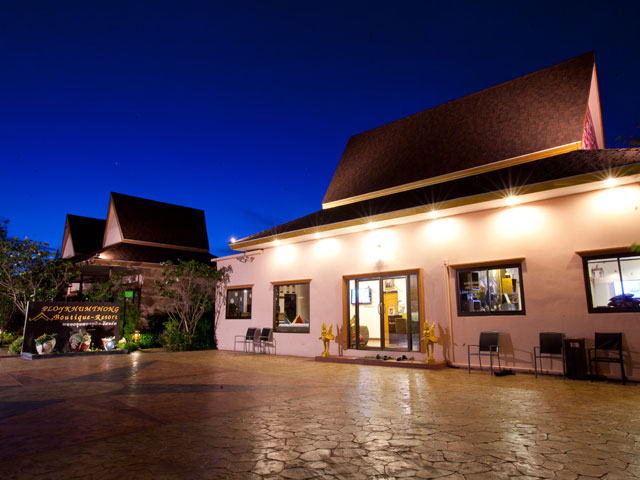 Book Ploy Khumthong Boutique Resort Hotel At Special Rates - 